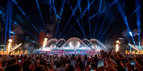 Dynamic light show over a packed concert